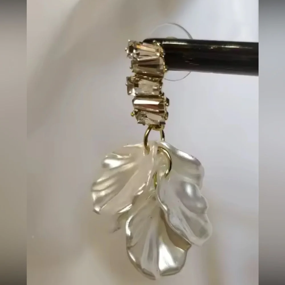 Elegant White Floral Earrings